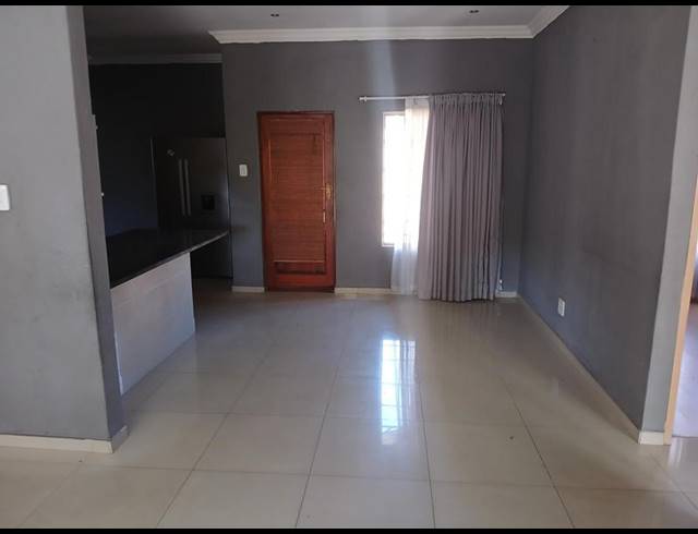 3 BEDROOM TOWNHOUSE FOR SALE IN THERESA PARK